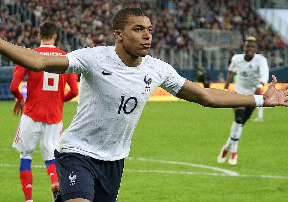 Archive photo: Kylian Mbappe in a France shirt. Source: Wikimedia Commons