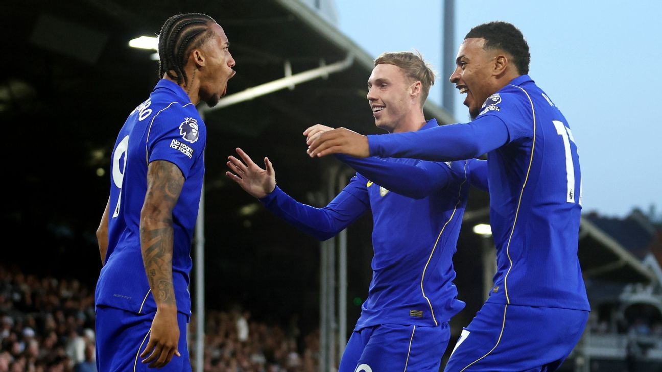 João Pedro và Cole Palmer ăn mừng bàn thắng của Chelsea. Nguồn: ESPN