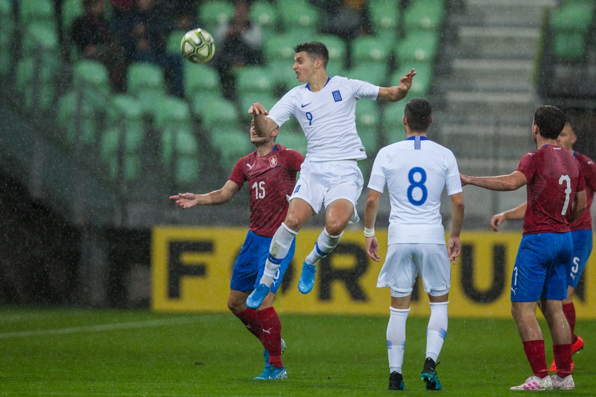 Archive photo: Anastasios Douvikas, Como player. Source: Wikimedia Commons.