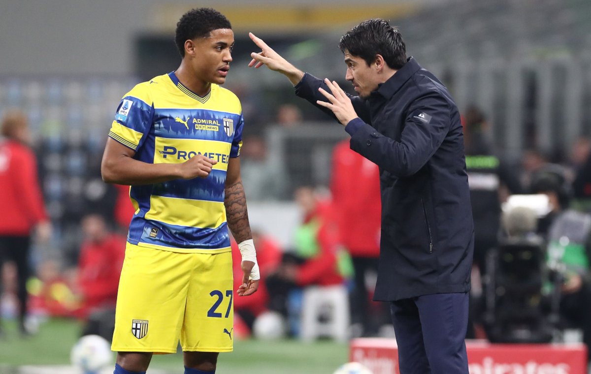 A Parma player (yellow and blue shirt, No. 27) talks on the touchline in a recent match, press photo of 10 Oct 2026. Source: Football Italia.